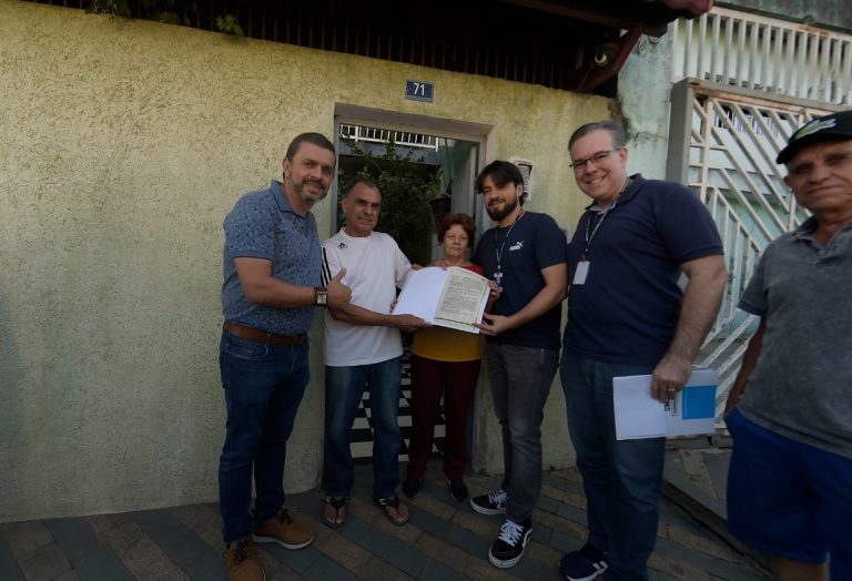 Ademar Oliveira ganha título de posse de imóvel após 42 anos no Jardim das Nações