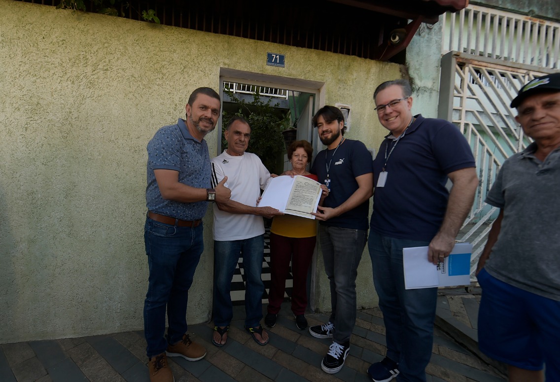 Ademar Oliveira ganha título de posse de imóvel após 42 anos no Jardim das Nações