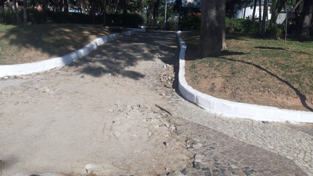 Buraco no Lago dos Patos