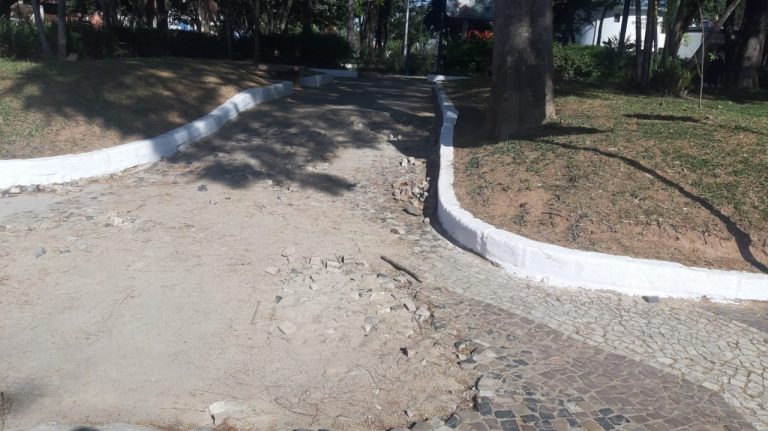 Buraco no Lago dos Patos