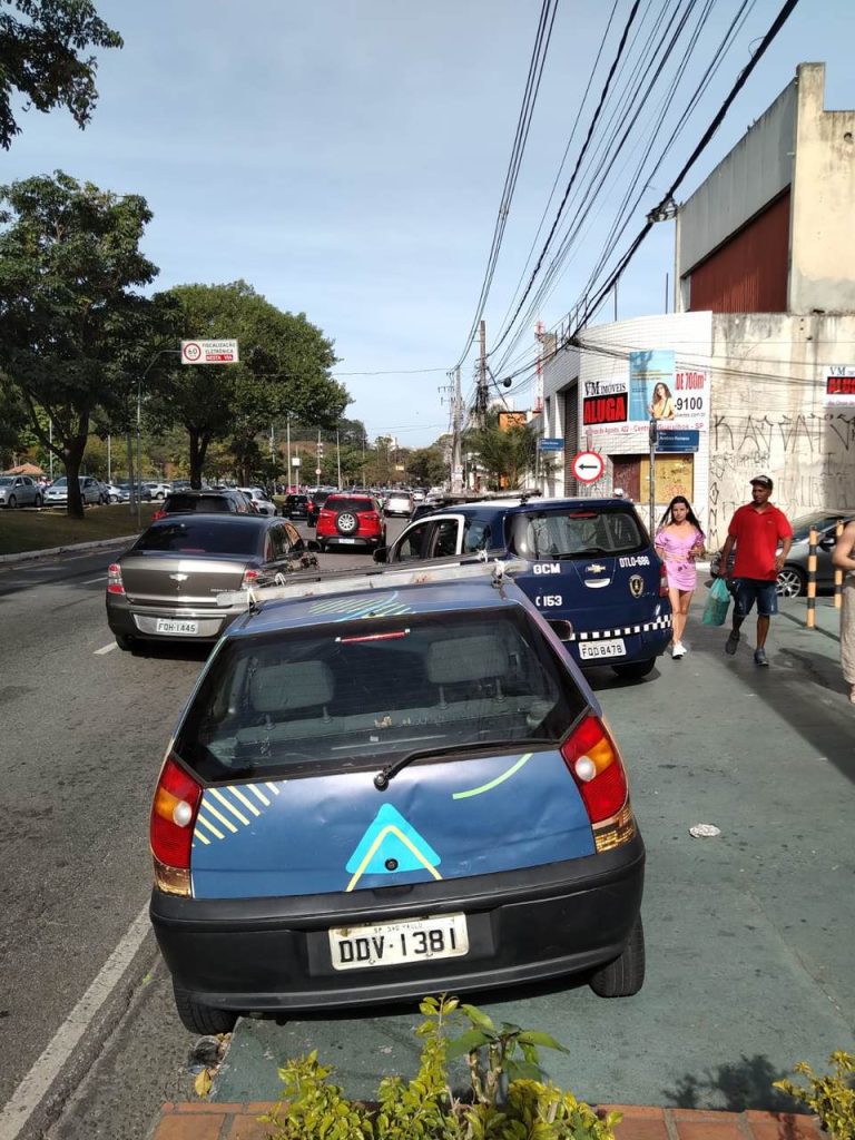Palio Young, avenida Paulo Faccini, apreendido com mais de 200 multas