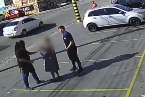 mulher rapta criança na Vila Galvão