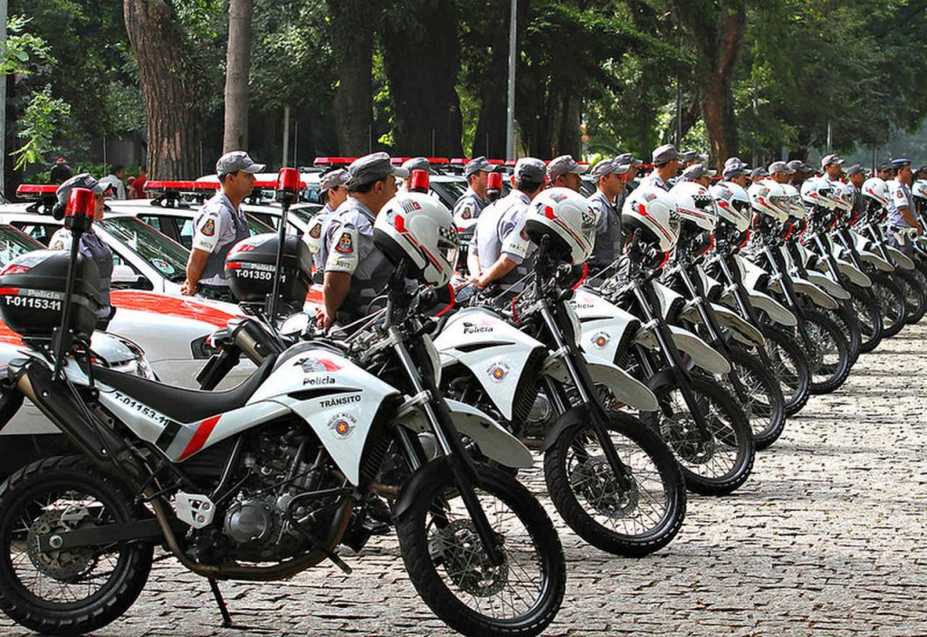 policiais militares x motos
