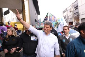 Tarcísio de Freitas faz caminhada no Centro de São Paulo