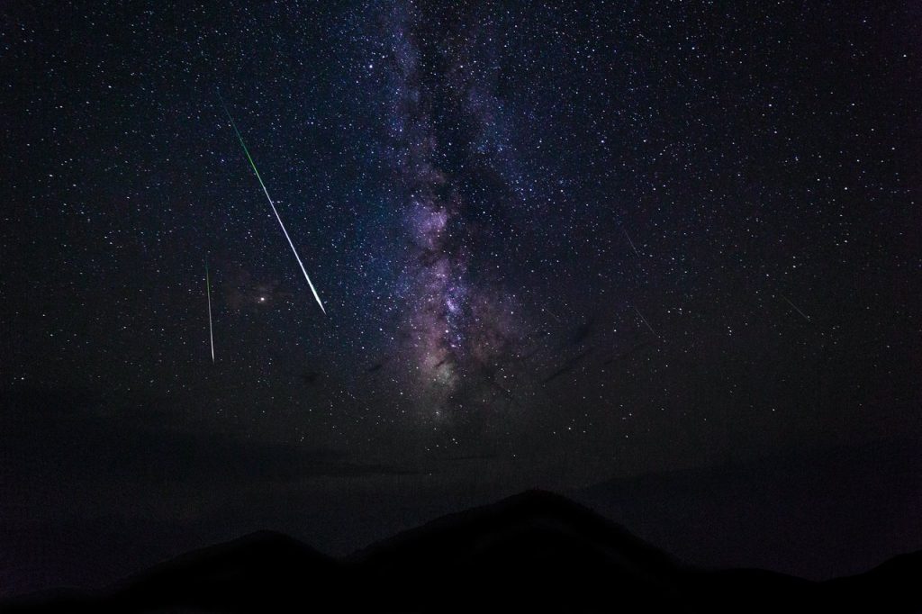 Chuva de meteoros acontece nesta madrugada e pode ser vista no Brasil