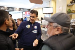 Rodrigo Garcia em padaria