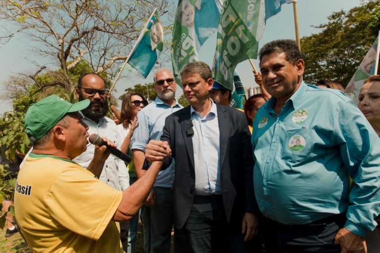 Tarcísio de Freitas faz campanha em Presidente Prudente