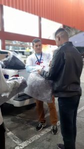 entrega de kits para moradores de rua