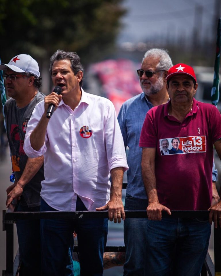 Haddad faz campanha em Suzano
