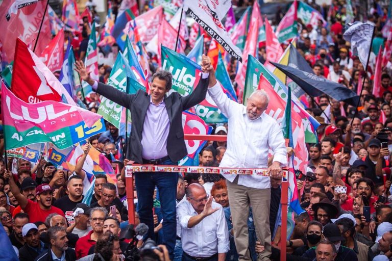 Lula e Haddad em caminhada em Guarulhos