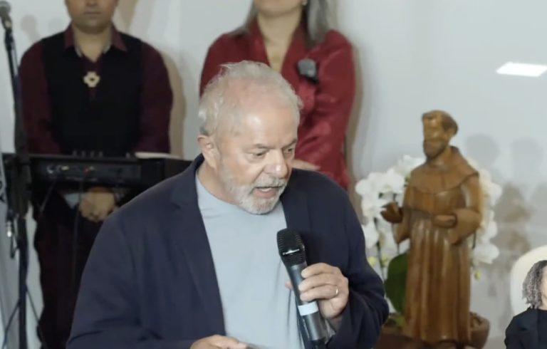 Lula e católicos