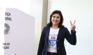 Simone Tebet vota em Campo Grande