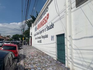 Sujeira na frente da FIG x santinhos