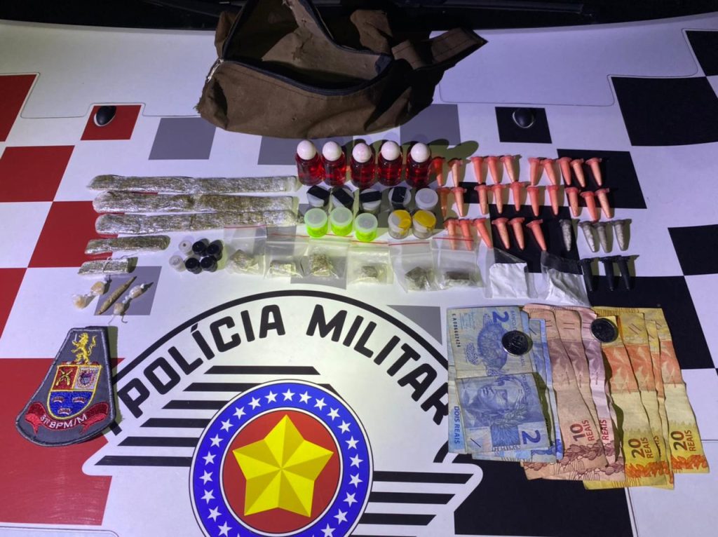 Munição e drogas apreendidas pela PM