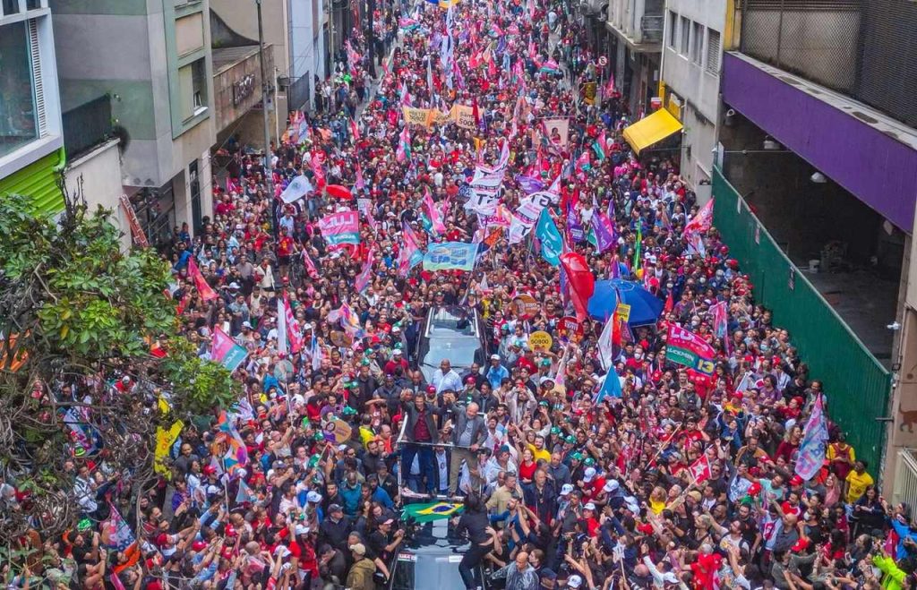 Lula, Alckmin, Haddad e França fazem caminhada na véspera do 1º turno 