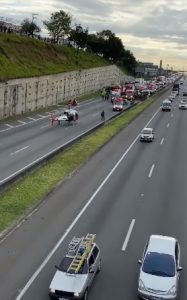 Acidente na rodovia Presidente Dutra, em Guarulhos