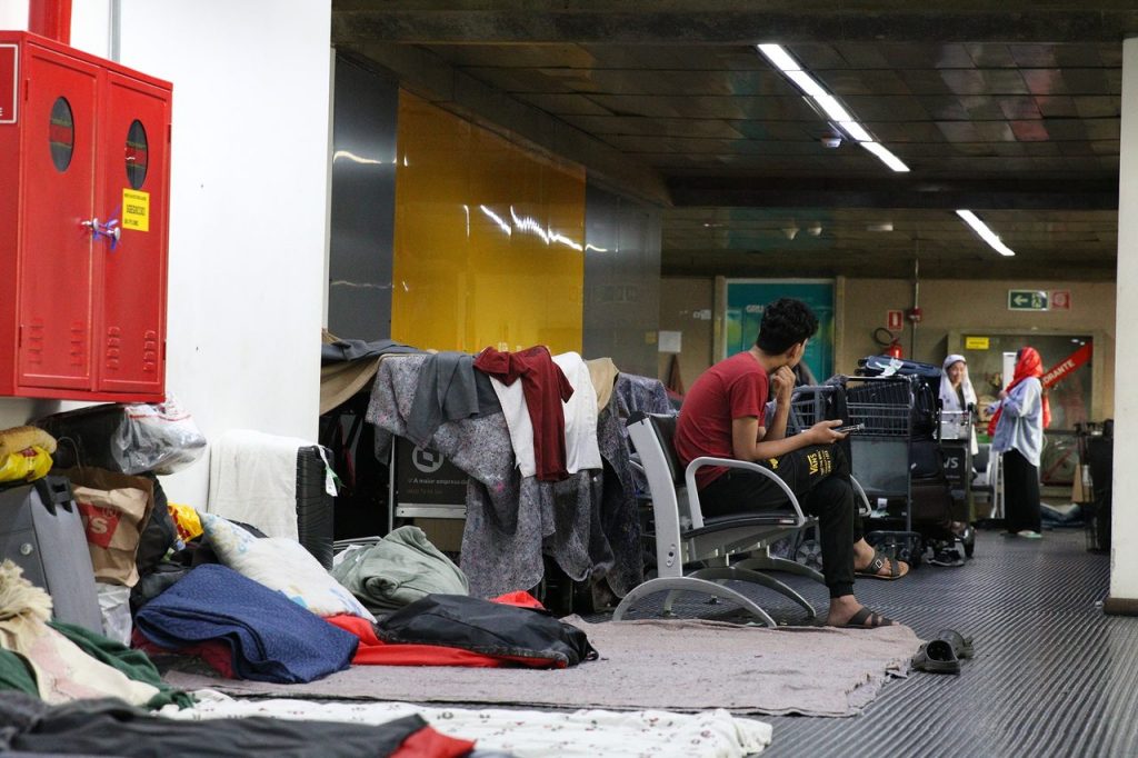 afegãos no Aeroporto Internacional de Guarulhos