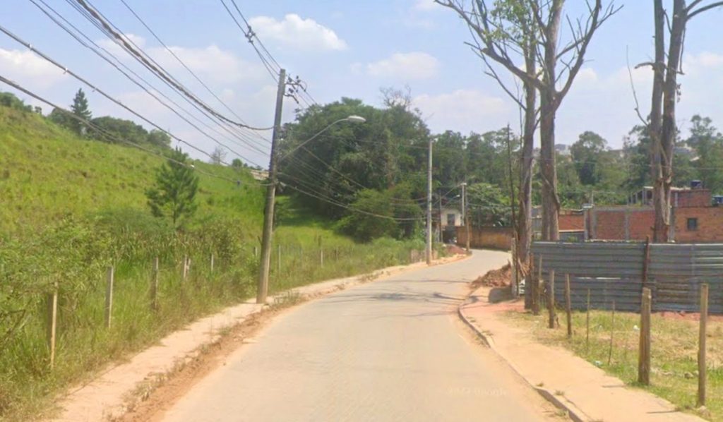 Homem é encontrado morto com marcas de tiro na cabeça no Taboão