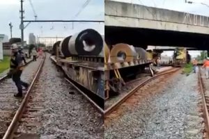 Trem de carga descarrilado