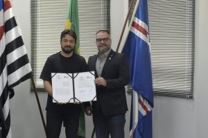 Guti e o secretário de Estado de Assistência Social, Gilberto Nascimento