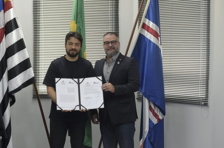 Guti e o secretário de Estado de Assistência Social, Gilberto Nascimento