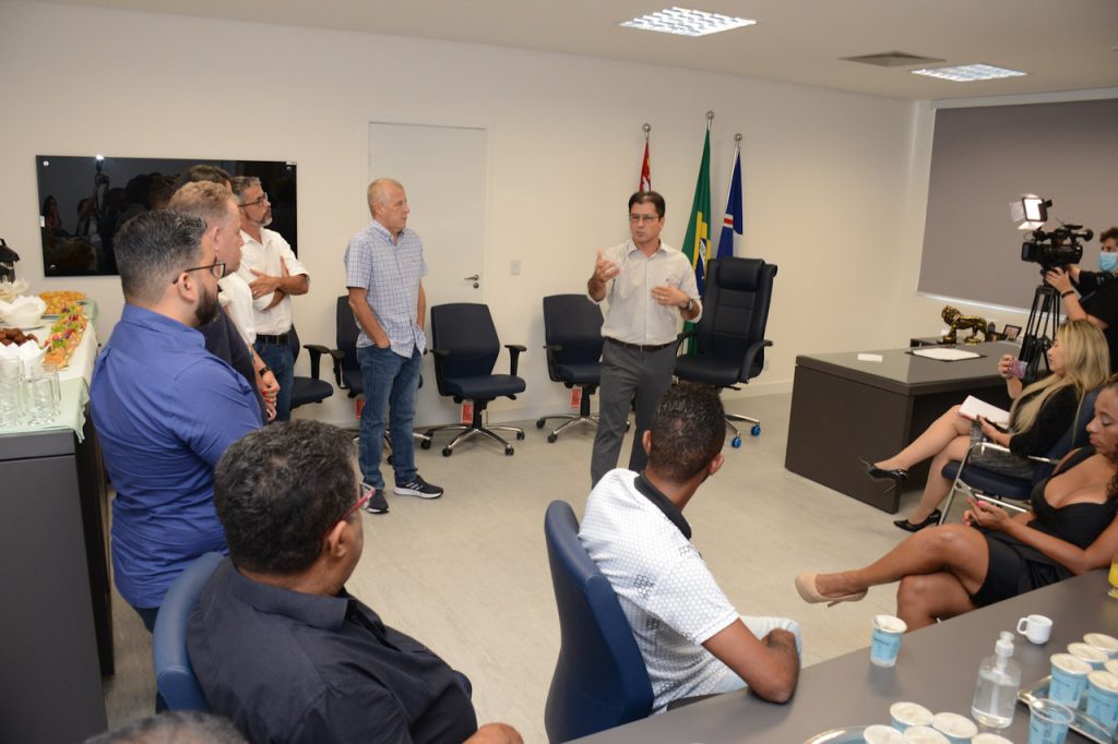 Ticiano Americano, presidente da CÂmara, em café com os jornalistas