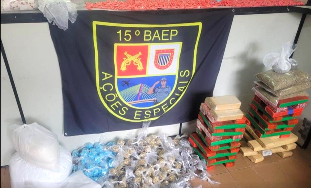 PM localiza 82 kg de drogas em casa no Parque Continental