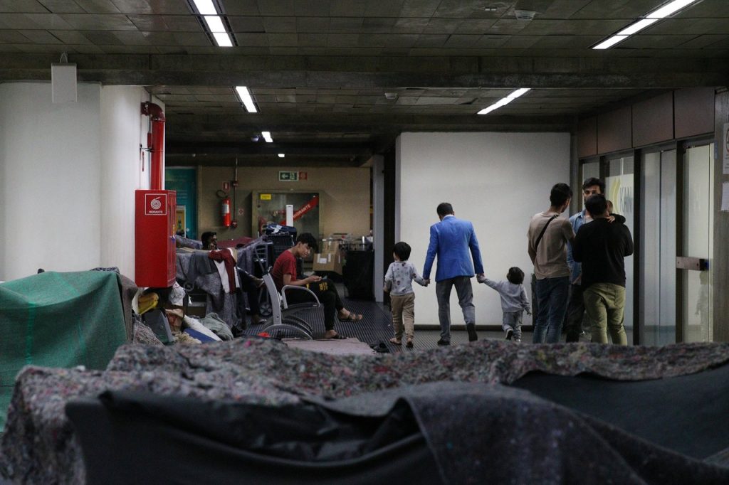 Afegãos acampados no Aeroporto de Guarulhos