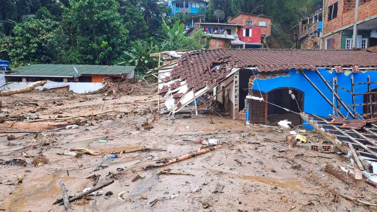 Chuvas causaram destruição em São Sebastião