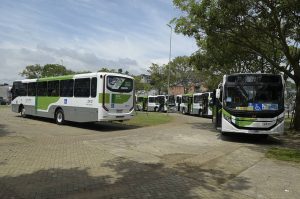 Entrega de ônibus