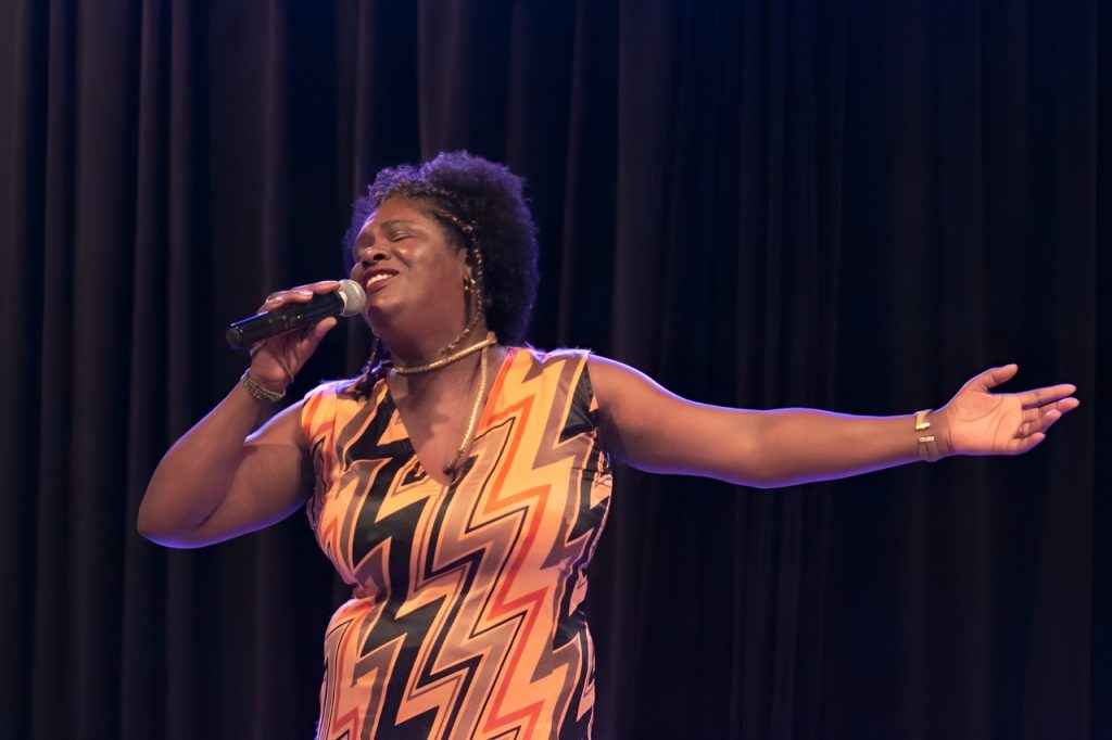 Teresa Gama, cantora de samba
