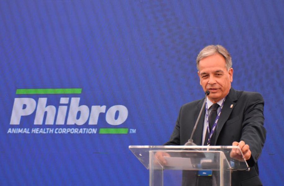 Antonio Junqueira, secretário de Agricultura de SP, na inauguração da fábrica de vacinas da Phibro Saúde Animal