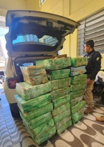 Carro com meia tonelada de maconha