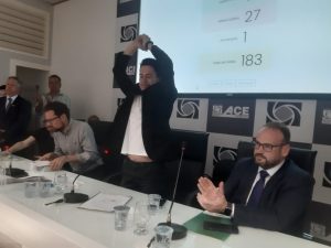 Silvio Alves comemora prorrogação do mandato na ACE Guarulhos[