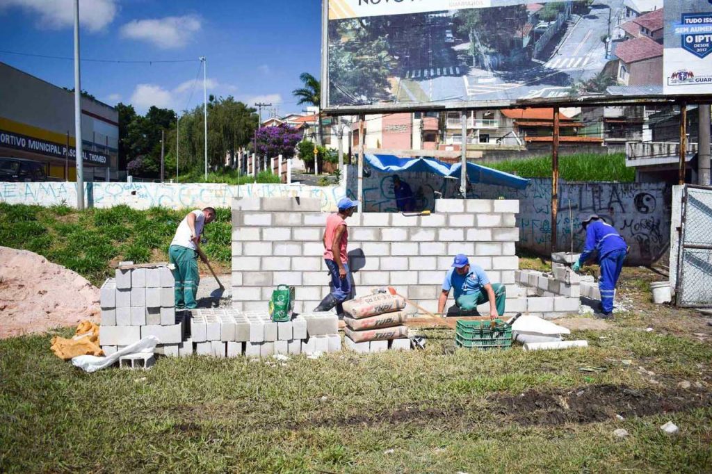 Ecoponto em construção no Bom Clima