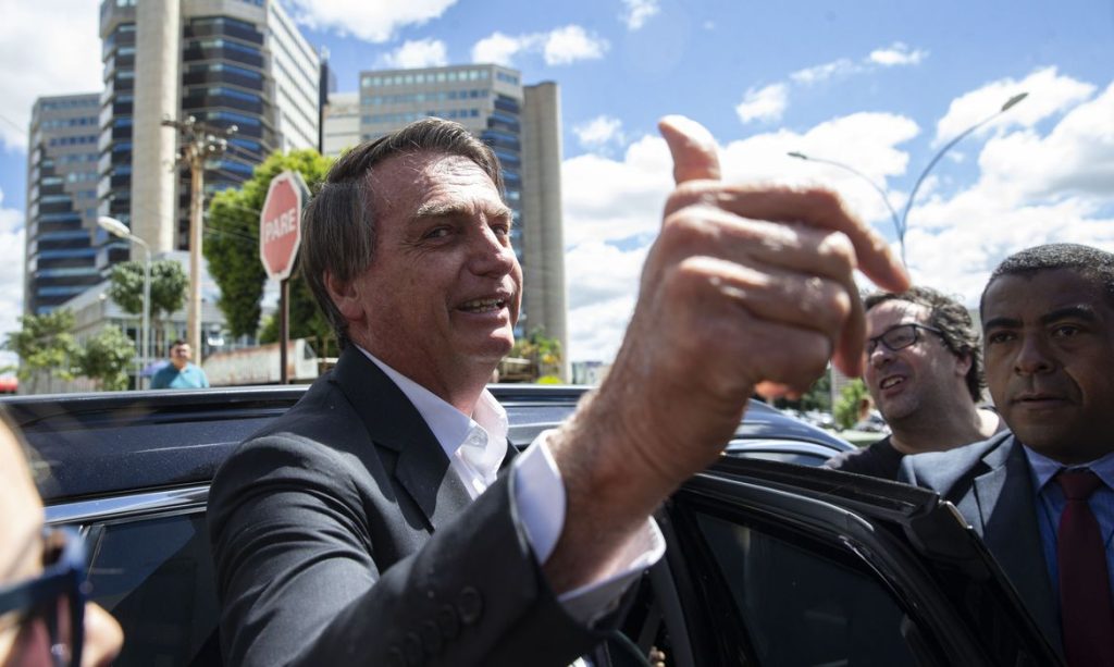 Bolsonaro presta depoimento na Polícia Federal