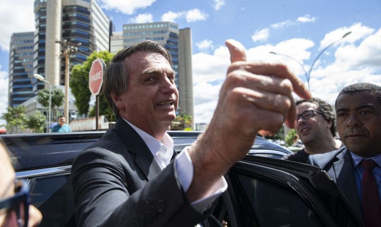 Bolsonaro presta depoimento na Polícia Federal