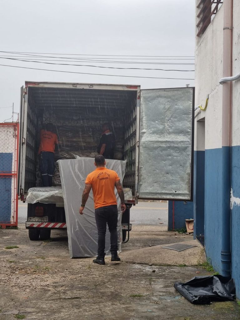 Defesa Civil entrega doações
