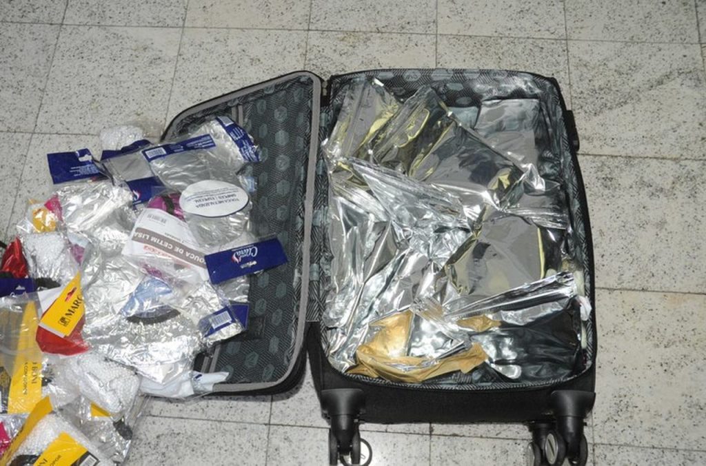 Dois passageiros são presos com mais de 30 kg de drogas em Guarulhos