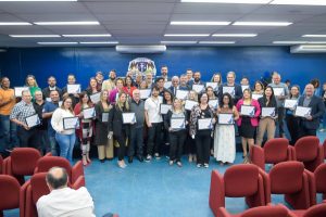 entrega de certificado para instituições que atendem famílias vulneráveis