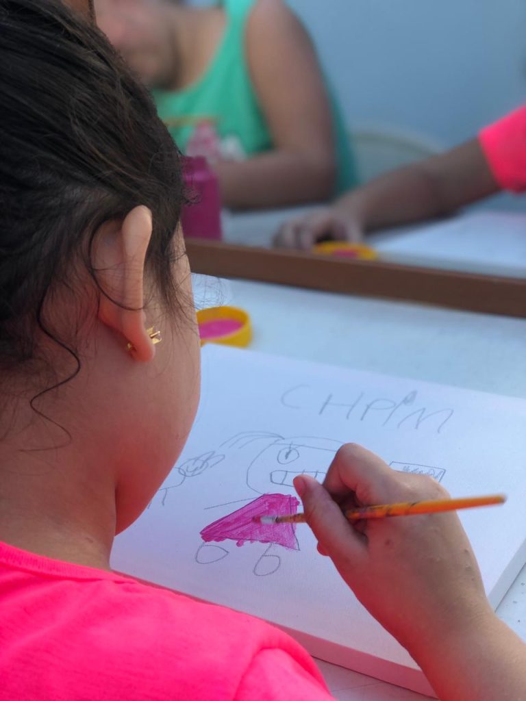 Exposição de pinturas de autistas é realizada pelo CIAAG no Internacional Shopping