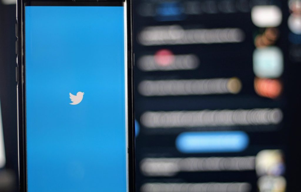 Twitter já suspendeu mais de 500 perfis com conteúdos extremistas