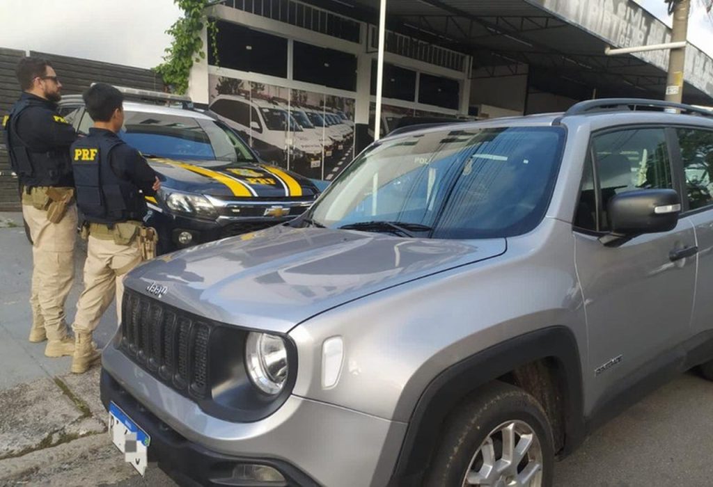 PRF recupera carro clonado na região de Bonsucesso