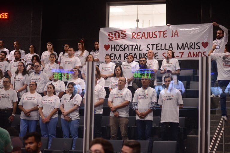 Funcionários do Stella Maris cobra reajuste na Câmara