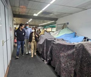 Guti visita afegães