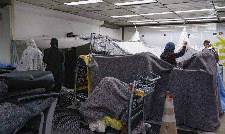 refugiados afegãos no Aeroporto de Guarulhos