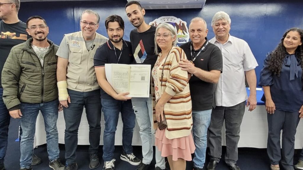 Entrega de títulos de regularização fundiária