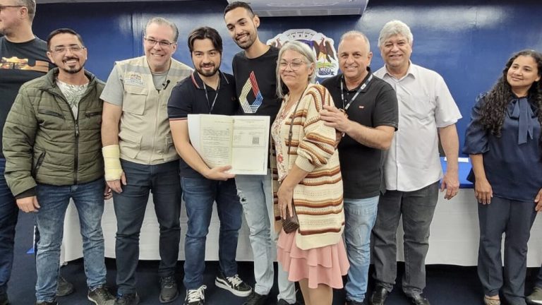 Entrega de títulos de regularização fundiária