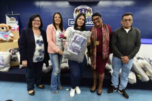 entrega de kits da Campanha do Agasalho