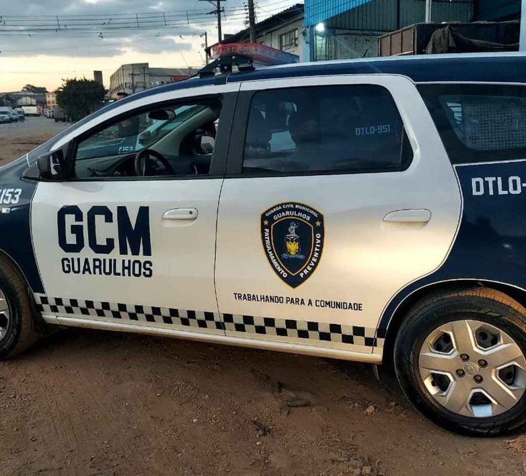 Mulher agredida pelo marido pede ajuda à GCM que prende o agressor no Taboão